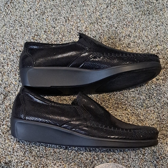 SAS Women's Textured Black Loafers New Without Box - Picture 4 of 7